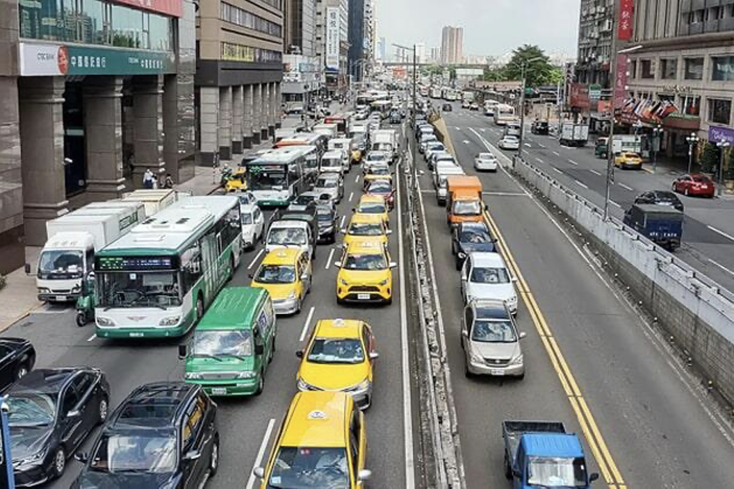 Traffic jams with frequent brake use generates aerosols with health risks