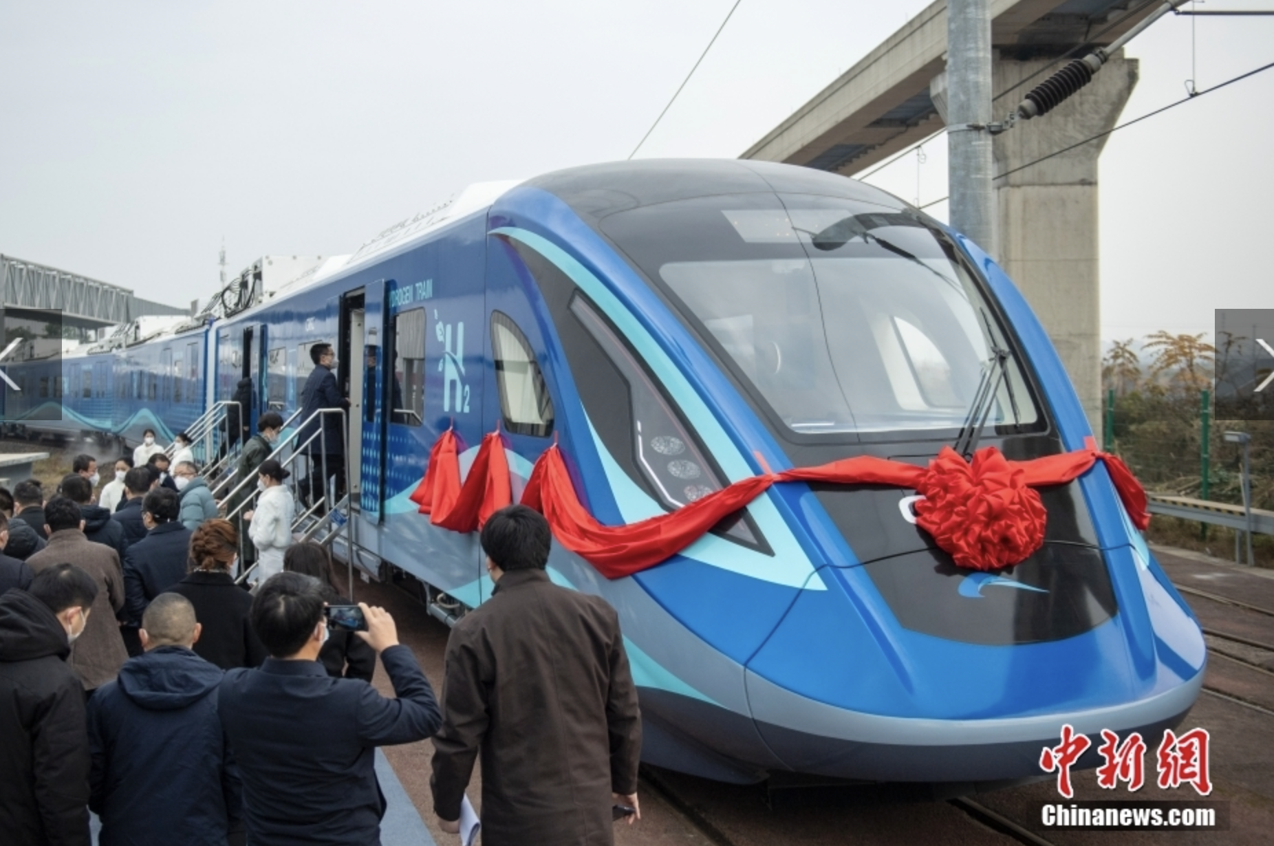 Chengdu opens hydrogen train city line